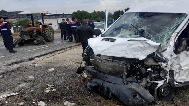 İzmir de feci kaza:Traktör sürücüsü öldü