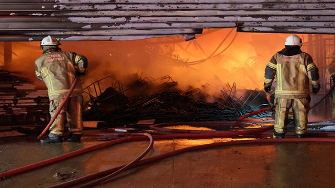 İzmir'de mobilya atölyesinde yangın paniği