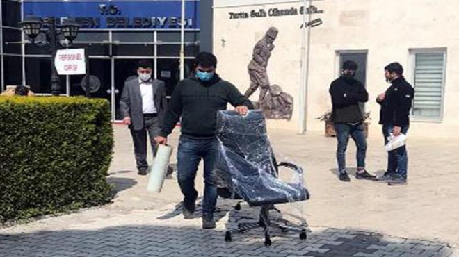 İzmir de o belediyede haciz şoku: Makam koltuğu bile gitti!