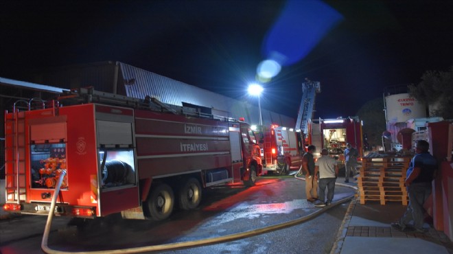 İzmir de otomotiv fabrikasında yangın paniği!