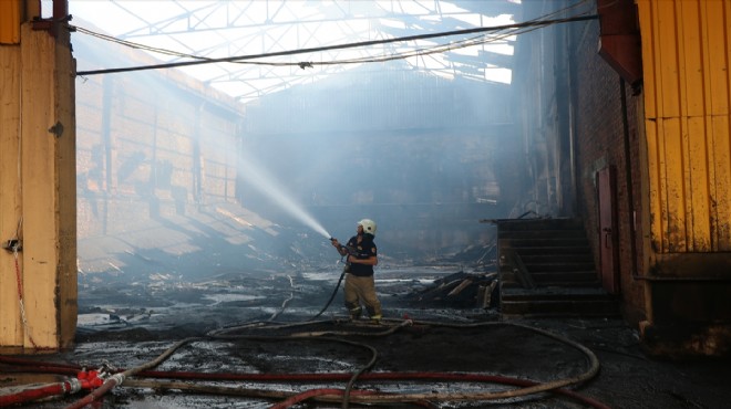 İzmir de pirina fabrikasında yangın!