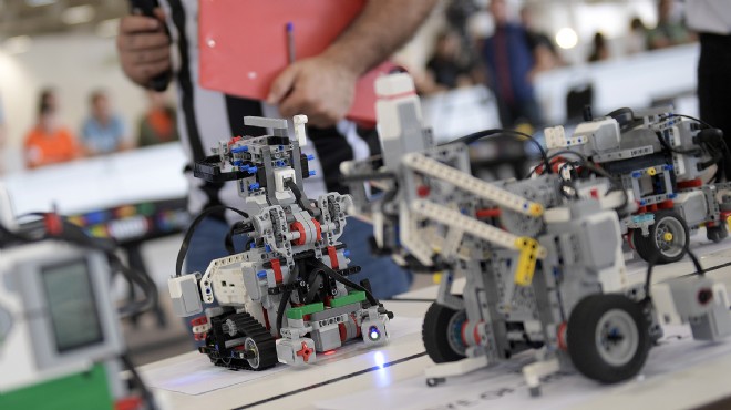 İzmir de robot olimpiyatı: 109 takım yarıştı