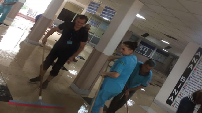İzmir de sağanak kabusu: Hastaneyi su bastı, iskelede çatı çöktü!