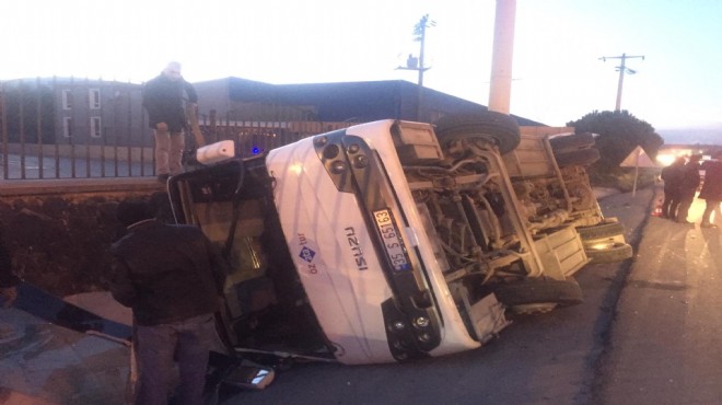İzmir de servis minibüsü otomobille çarpıştı: 8 yaralı