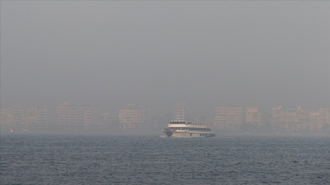 İzmir de sis kabusu: Hava ve kara ulaşımını da vurdu!