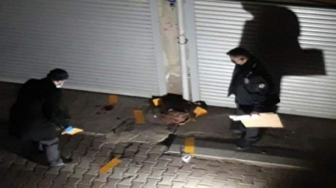 İzmir de sokak ortasında bıçaklanan kadın hayatını kaybetti