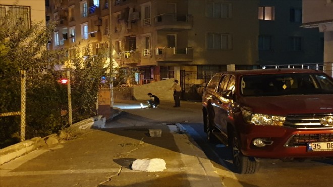 İzmir de sokak ortasında silahlı kavga!