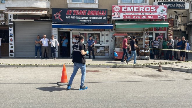 İzmir de sokak ortasında silahlı kavga dehşeti!