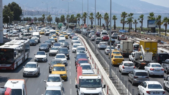İzmir'de trafiğe kayıtlı araçta yeni sayı belli oldu