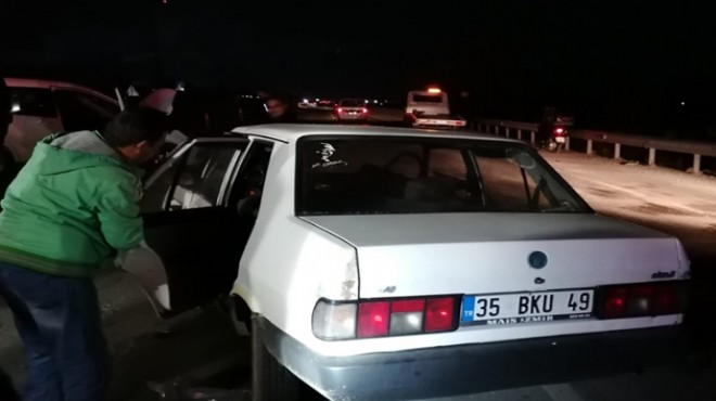 İzmir de trafik kazasında 4 kişi yaralandı
