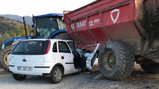 İzmir de traktör ile otomobil çarpıştı: 3 yaralı