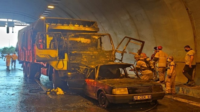 İzmir de tünel girişinde kamyonun çarptığı otomobil alev aldı: 4 ölü, 2 yaralı