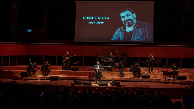 İzmir'de unutulmaz Ahmet Kaya gecesi... Soyer: Bu koca bir ülkenin hikayesi!