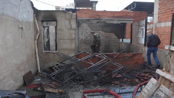 İzmir de yangın evi küle çevirdi: 1 yaralı