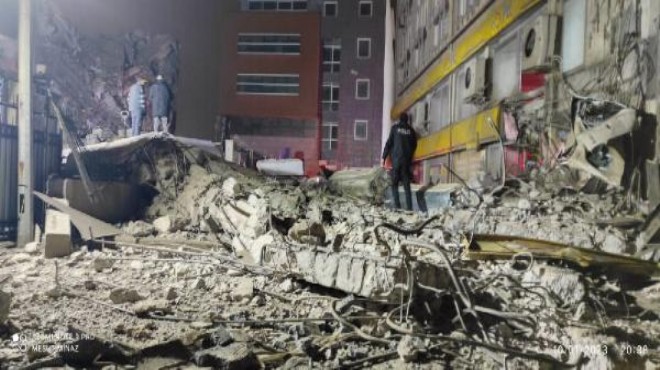 İzmir de yıkım aşamasındaki eski emniyet binası çöktü
