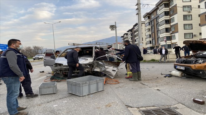 İzmir de zincirleme kaza: 2 yaralı
