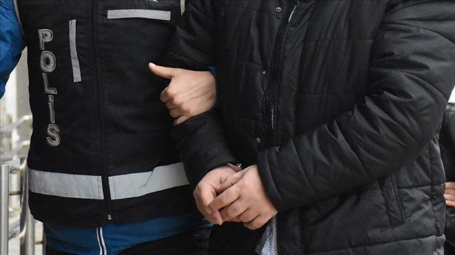 İzmir deki FETÖ operasyonunda 5 kişi yakalandı