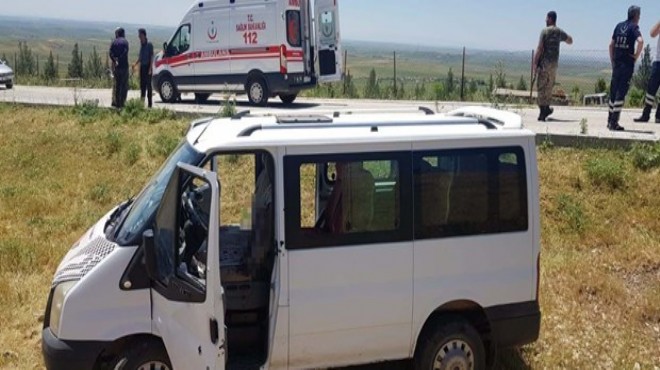 İzmir deki cinayet Diyarbakır a uzandı: Muhtarın minibüsüne silahlı saldırıda iki kişi öldü