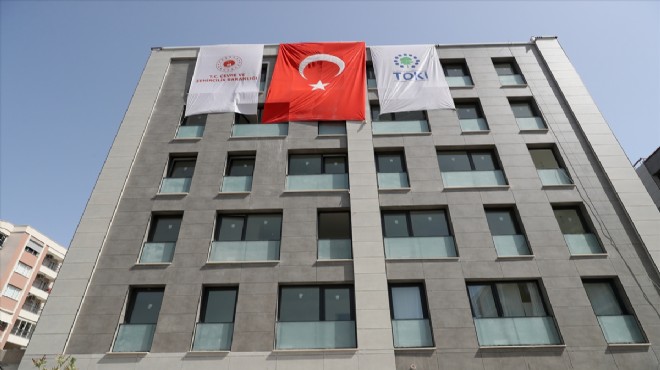 İzmir deki deprem konutlarının teslimine depremin yıl dönümünde başlanacak