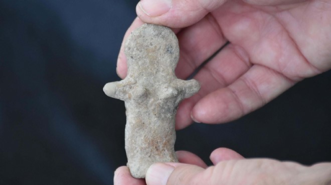 İzmir deki kazılarda bulundu: 5 bin yıllık heykelcik