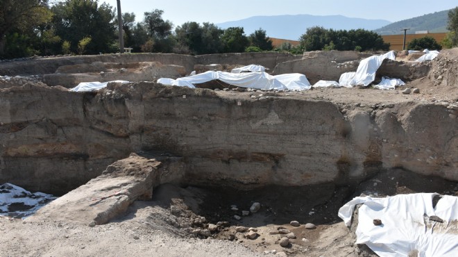 İzmir deki kazılarda ortaya çıktı: Bölgenin en eski tekstil üretim merkeziymiş
