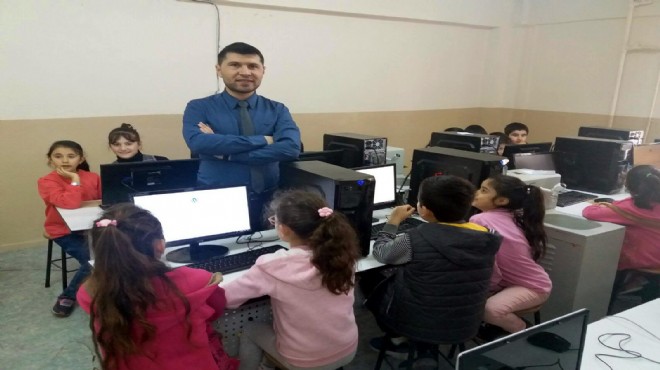 İzmir deki okul müdürü, dünyanın en iyi 50 öğretmeni arasında