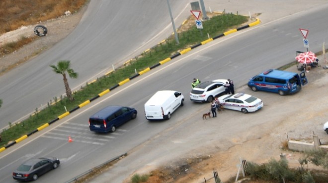 İzmir deki trafik denetimlerinde 21 bin 390 sürücüye ceza uygulandı