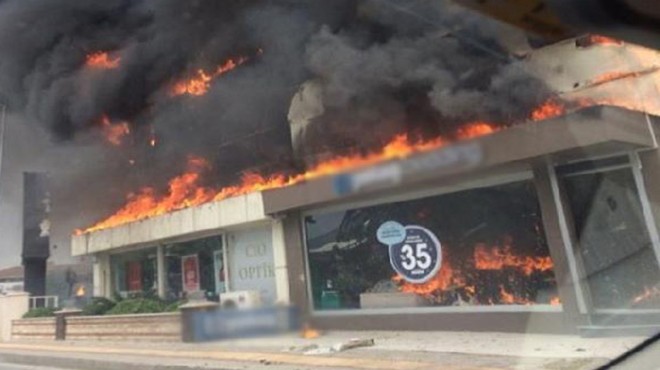 İzmir de korkutan yangın: Mağaza küle döndü!
