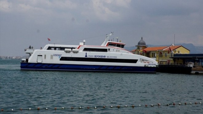 İzmir deniz ulaşımına fırtına engeli!
