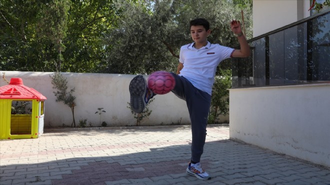İzmir depreminin simge isimlerinden Günay, geçirdiği ameliyatların ardından futbol oynamaya başladı