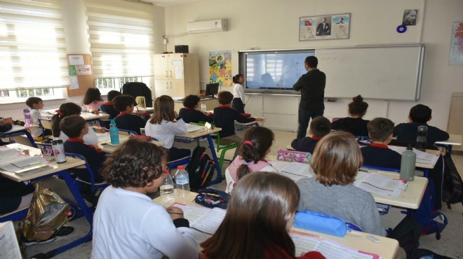 İzmir e 5 bin depremzede öğrencinin nakli yapıldı