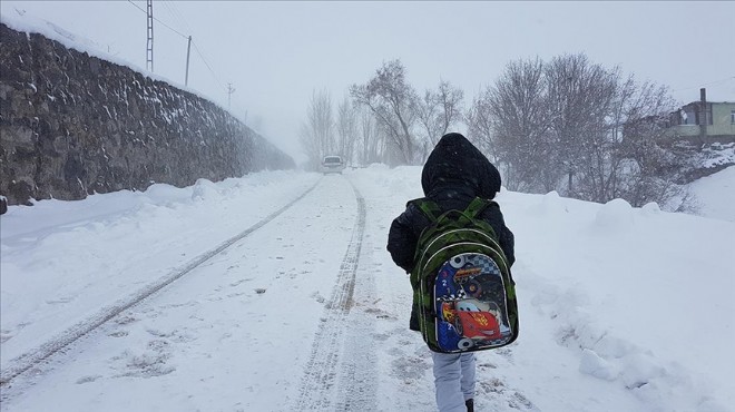İzmir in 3 ilçesinde eğitime kar engeli!