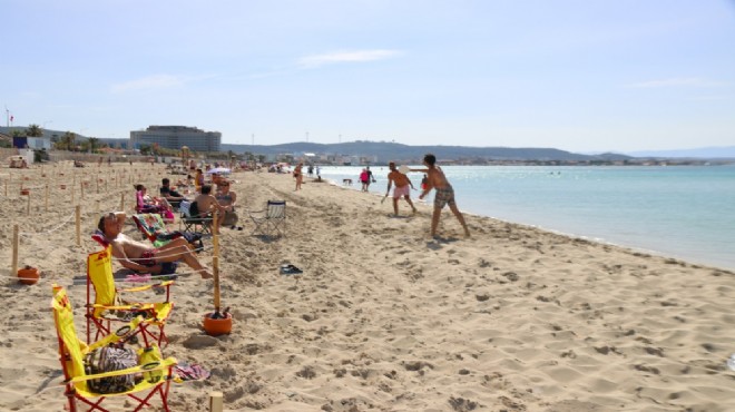 İzmir in dünyaca ünlü plajı cıvıl cıvıl!