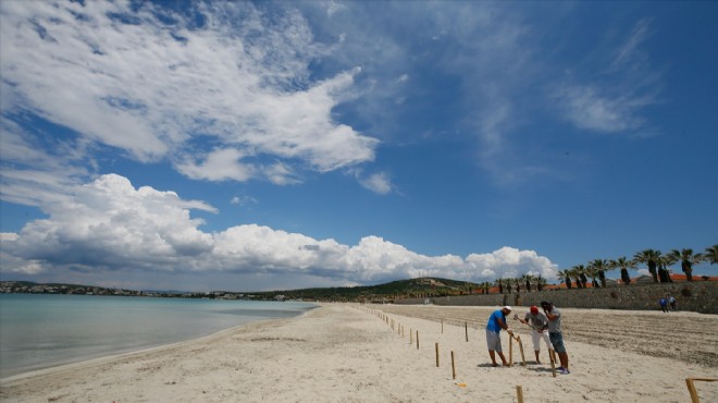 İzmir in dünyaca ünlü plajına  sosyal mesafe locası 