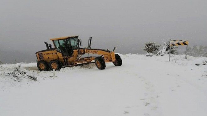 İzmir in 2 ilçesinde karla mücadele