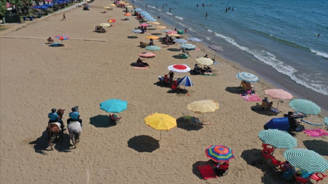 İzmir in plajları atlı jandarmaya emanet