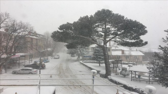 İzmir in zirvesinde kar kalınlığı 25 santimetreye ulaştı