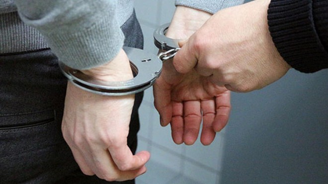 İzmir merkezli FETÖ operasyonunda 12 tutuklama