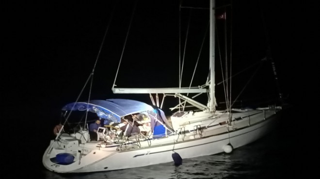 İzmir de lüks yelkenliye yasa dışı geçiş baskını: 111 kişi yakalandı!