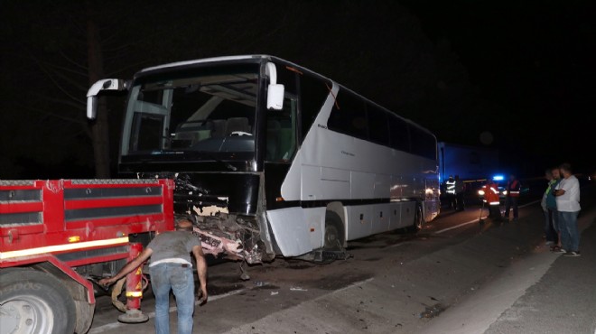 İzmir yolları kan gölü: 3 korkunç kaza, 5’i aynı aileden 7 ölü!