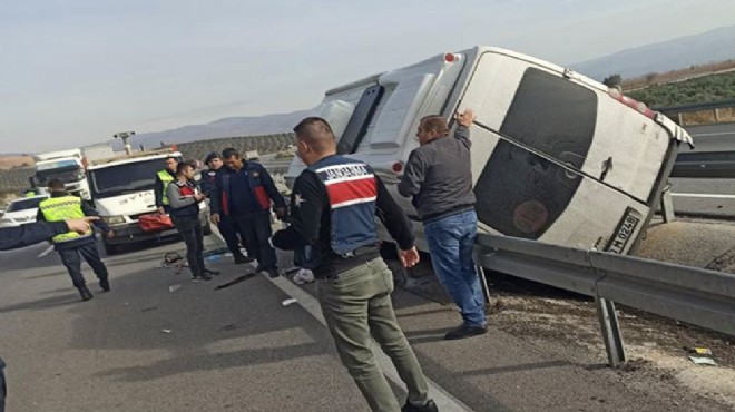 İzmir yolunda korkunç kaza! Taraftar minibüsü devrildi: 1 ölü, 9 yaralı