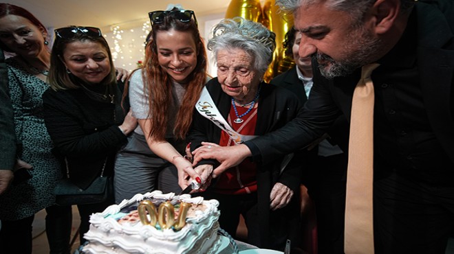 İzmir'de asırlık mutluluk: 100. yaşına özel unutulmaz kutlama