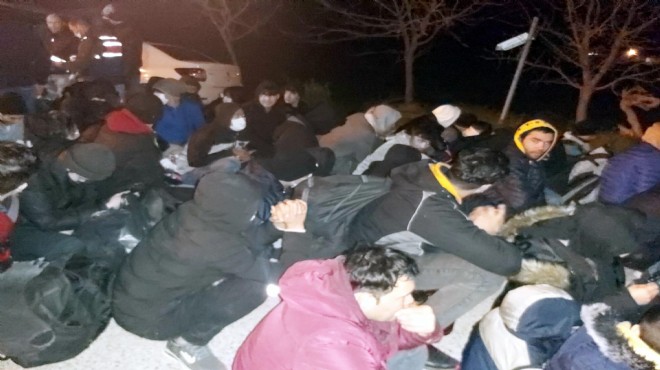 İzmir’de kamyonda 152 kaçak göçmen yakalandı