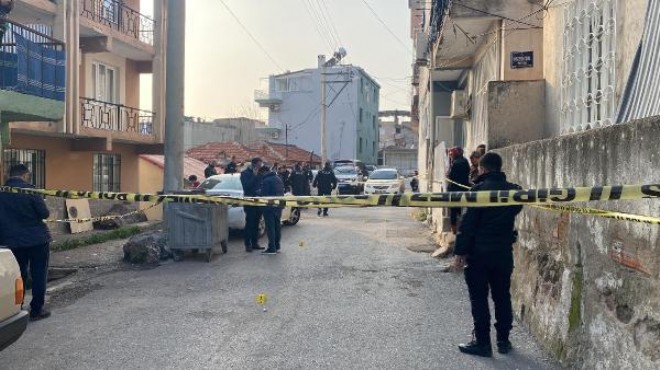 İzmir’de sokak ortasında silahlı kavga: 1’i ağır 3 yaralı
