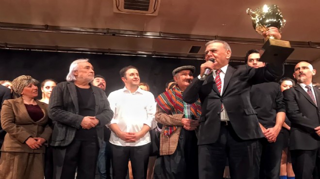 İzmir’e büyük onur: Türkiye’nin en iyi tiyatro seyircisi!