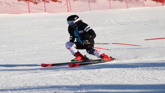 İzmirli kayakçı Lal madalyaya doymuyor