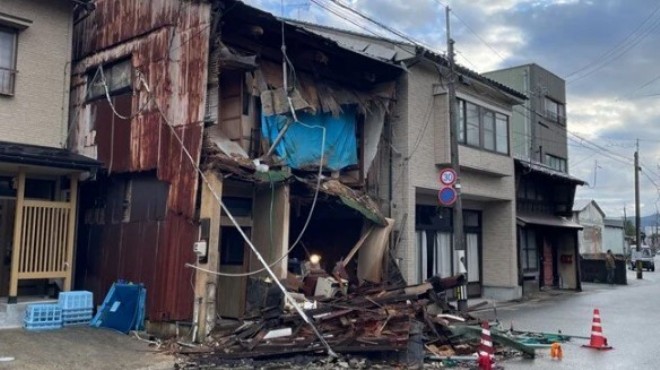 Japonya daki depremlerde ölenlerin sayısı 323 e çıktı