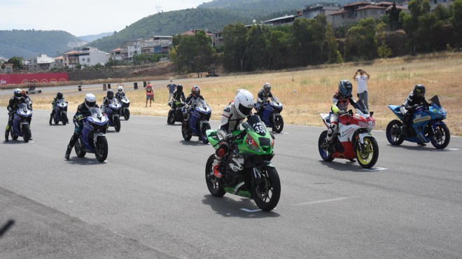 Kadın motorcular İzmir pistinde nefes kesti!