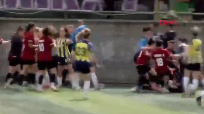 Kadınlar Futbol Süper Ligi nde saha karıştı!