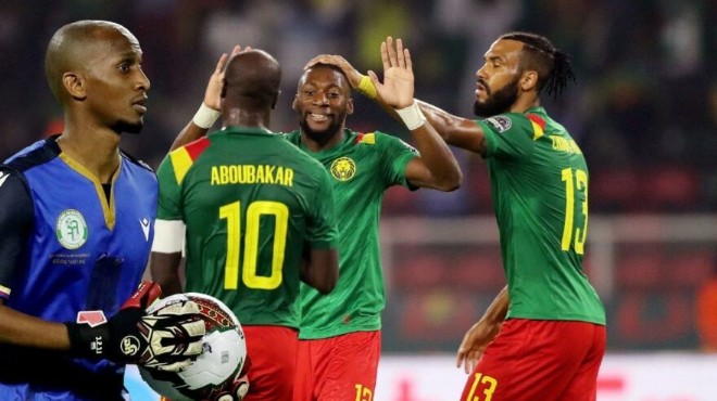 Kalecisiz Komorlar 10 kişi kaldığı maçta Kamerun a direndi!